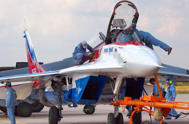 MiG-29OVT (NATO định danh là Fulcrum F) lần đầu xuất hiện tại triển lãm hàng không MAKS 2001 tổ chức tại Moscow, Nga. Đây là mẫu sửa đổi từ biến thể nâng cấp MiG-29M, với việc trang bị động cơ có kiểm soát véc tơ lực đẩy và hệ thống điều khiển fly-by-wire.